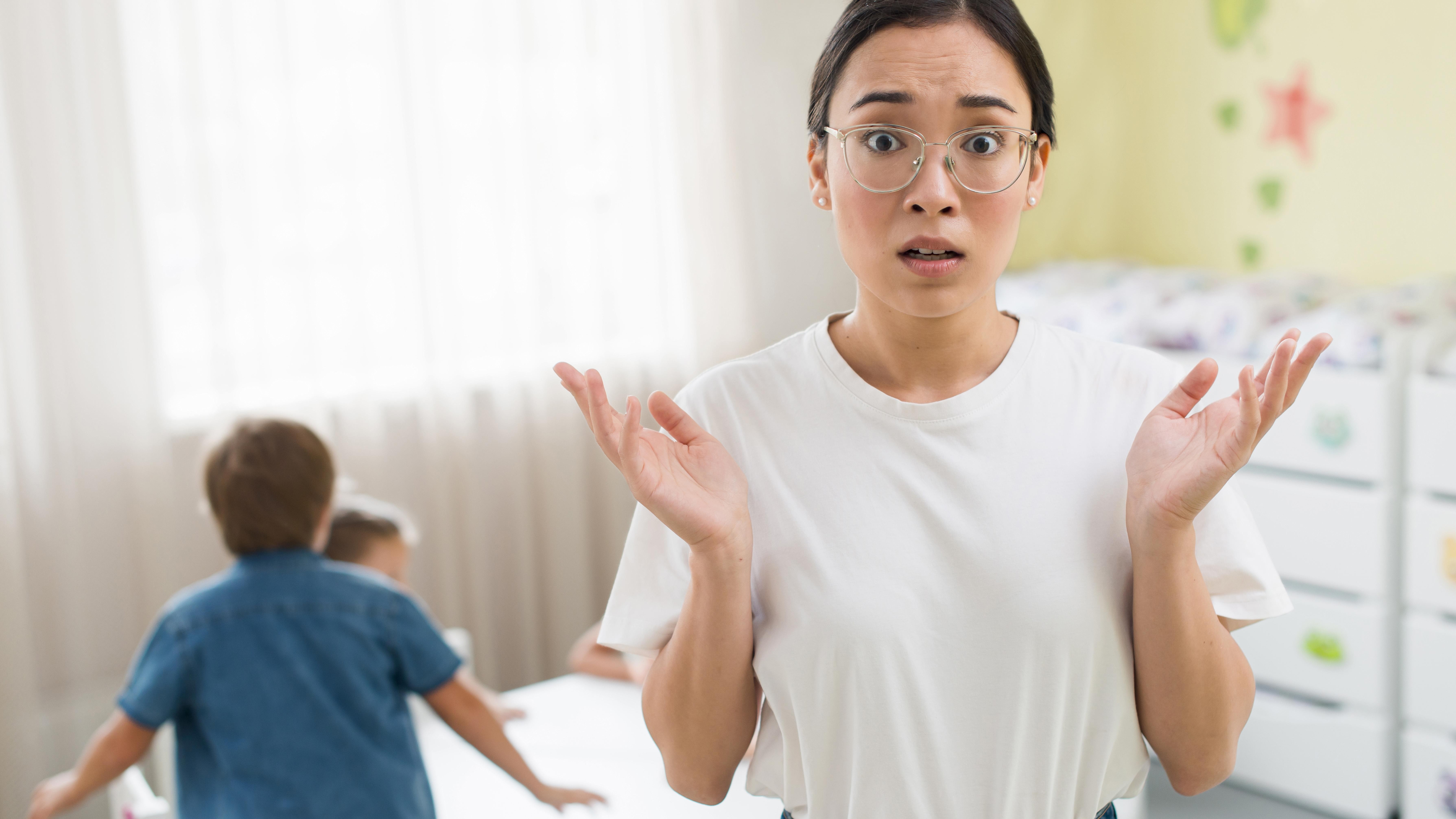menunda bukan mengabaikan, le pause parenting, ketahanan emosional anak, regulasi emosi balita, tangisan bayi, tips parenting ibu muda, Bunda, si Kecil